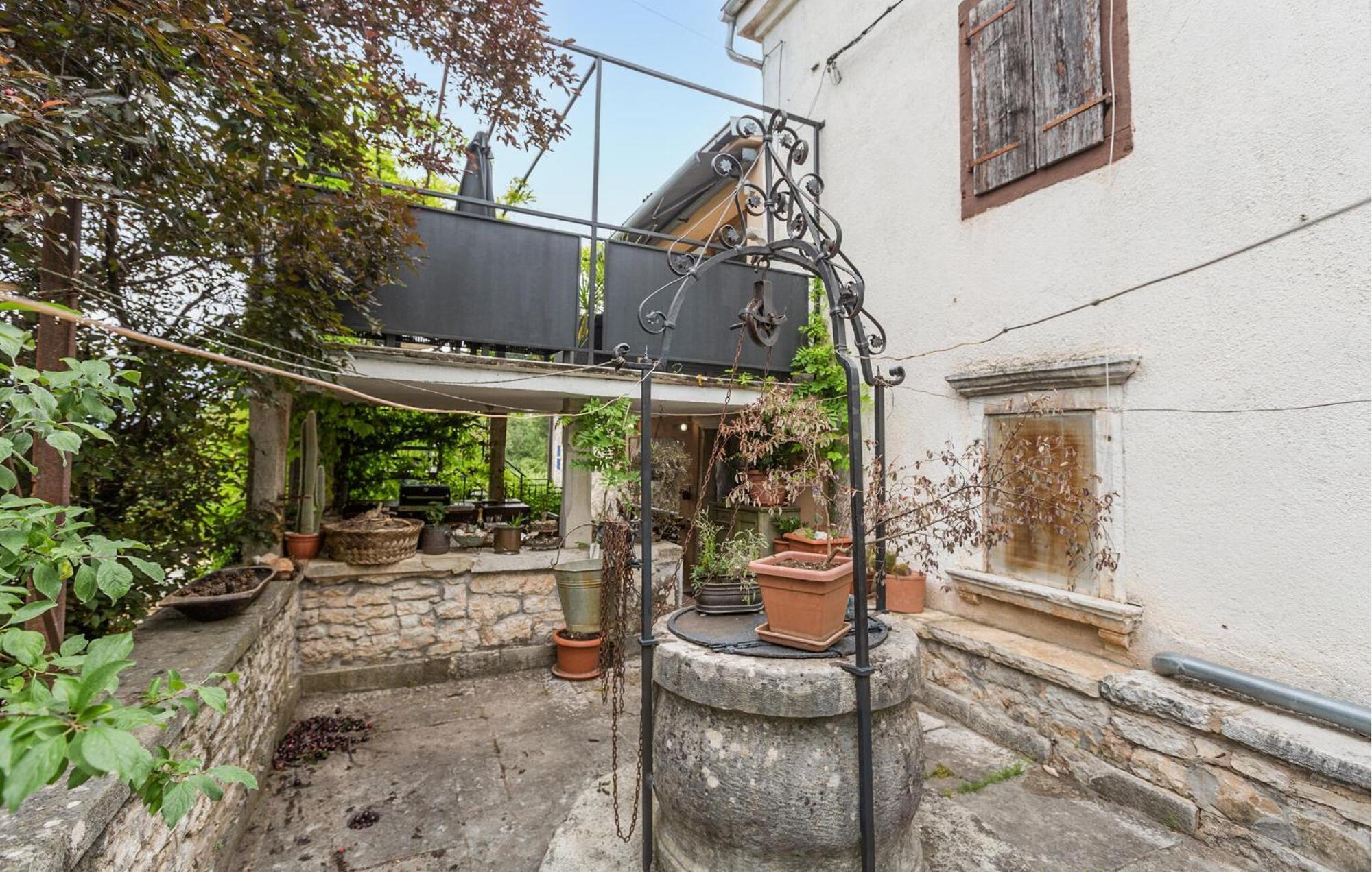 Lovely In With Kitchen Apartment