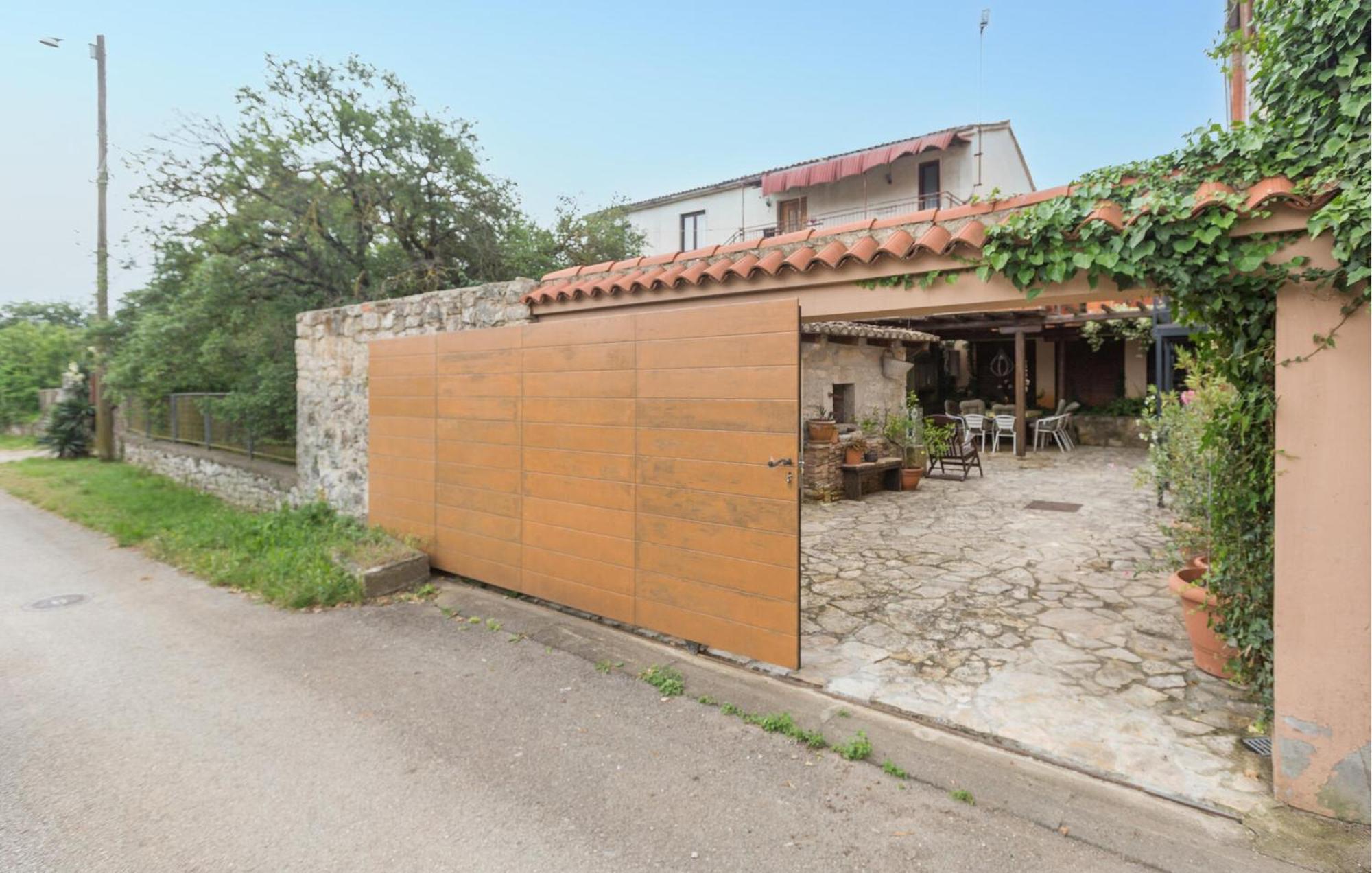 Lovely In With Kitchen Apartment