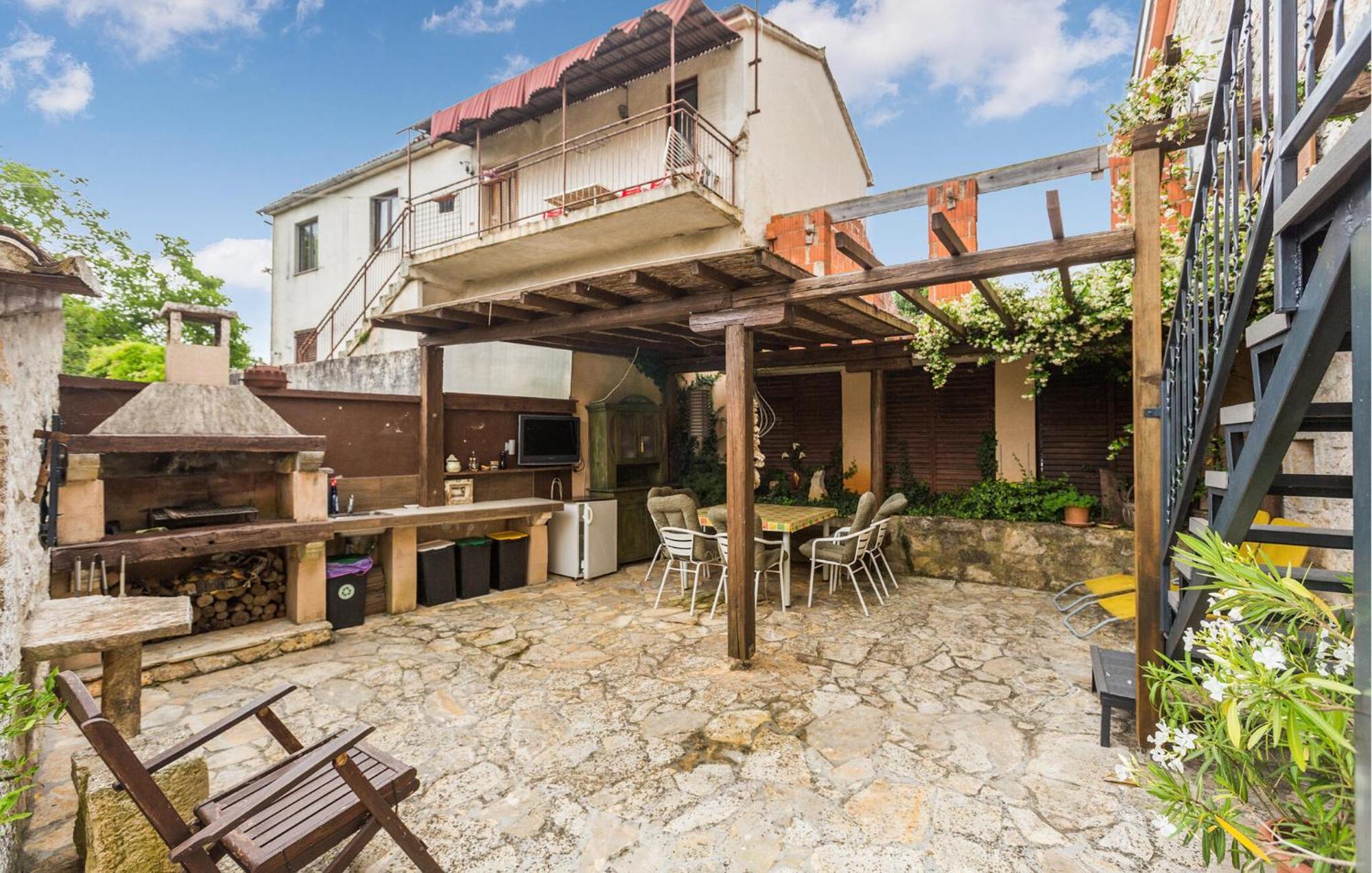 Lovely In With Kitchen Apartment *